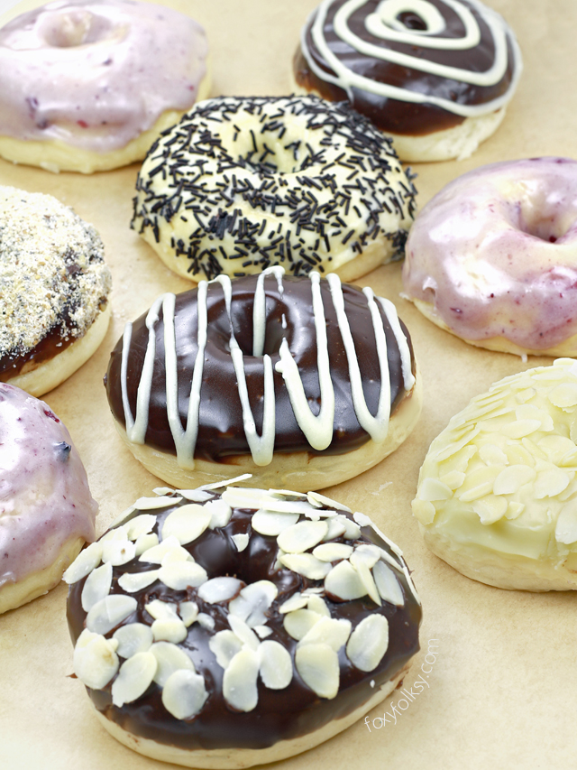 This soft and chewy baked doughnuts use yeast to rise and are baked without using doughnut pan. A healthier version than the deep fried doughnuts that you will surely love. | www.foxyfolksy.com