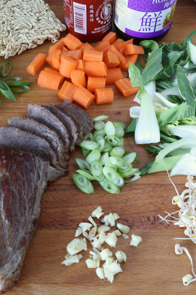 Get it while it's hot! This Spicy Beef Ramen is so good and really easy to make. | www.foxyfolksy.com 