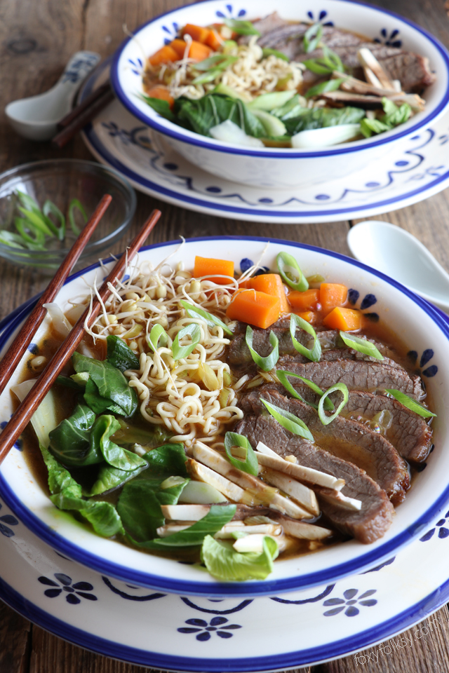 Get it while it's hot! This Spicy Beef Ramen is so good and really easy to make. | www.foxyfolksy.com