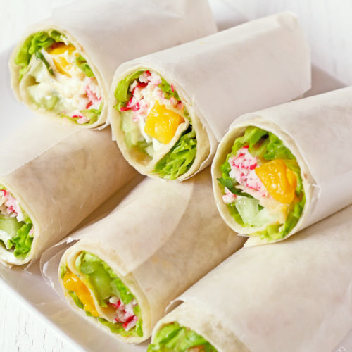 Try this very light and refreshing California Roll wrap with surimi and ripe mango and other healthy greens | www.foxyfolksy.com