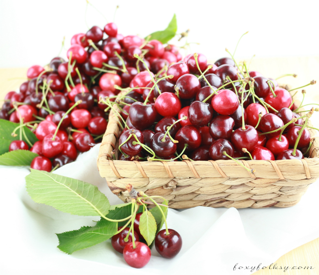 These pickled cherries are just simply and surprisingly amazing-sweet, tangy and perfectly spiced! The process and ingredients involved is really so simple. | www.foxyfolksy.com