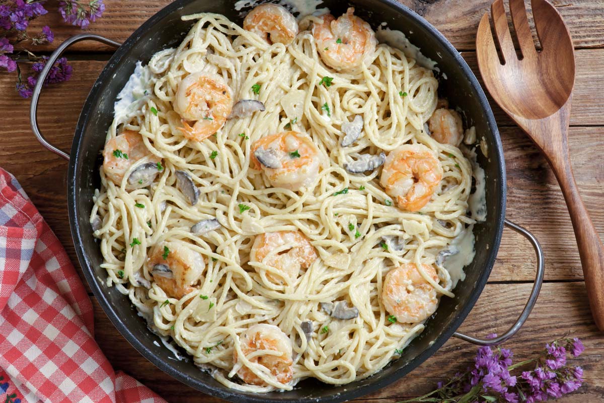 Super creamy pasta with garlic and shrimp.