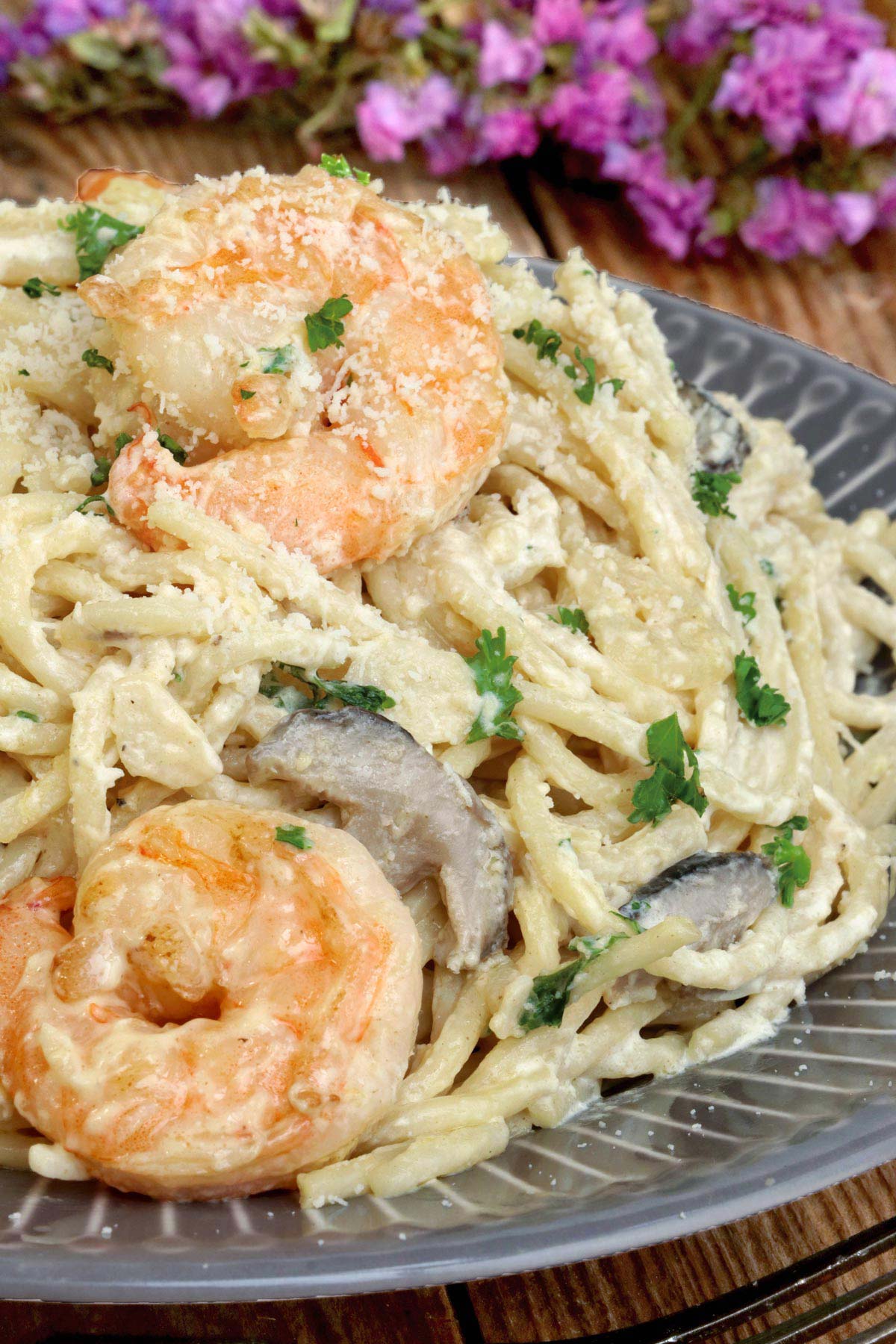 Creamy pasta with shrimp.