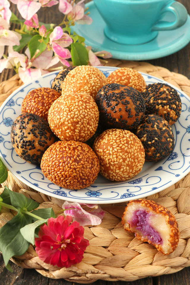 Freshly fried buchi or sesame balls