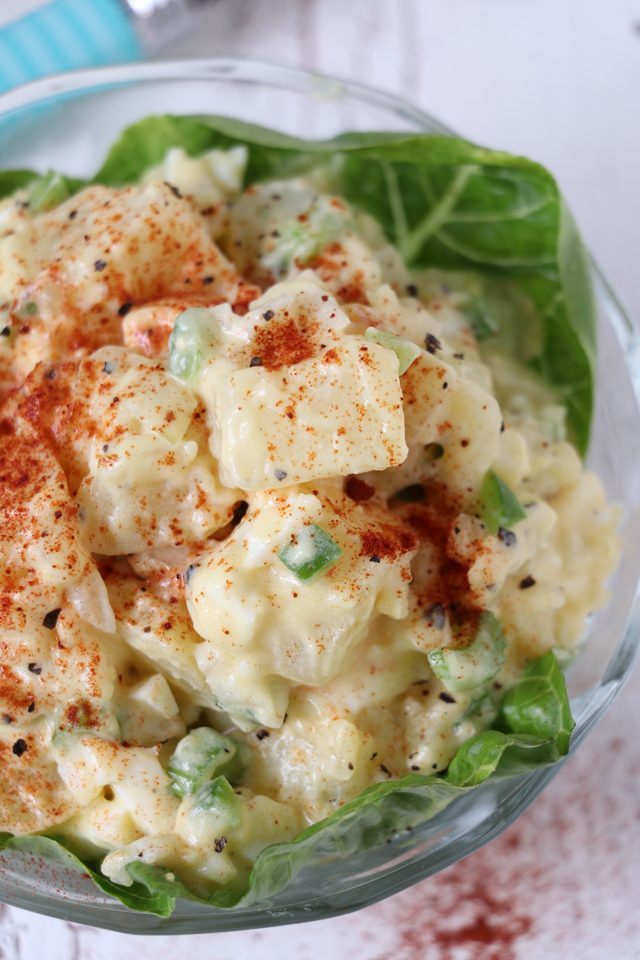 Get this easy classic potato salad recipe made creamy and tasty with mayonnaise, hard-boiled eggs, mustard, onions, bell peppers and celery. | www.foxyfolksy.com