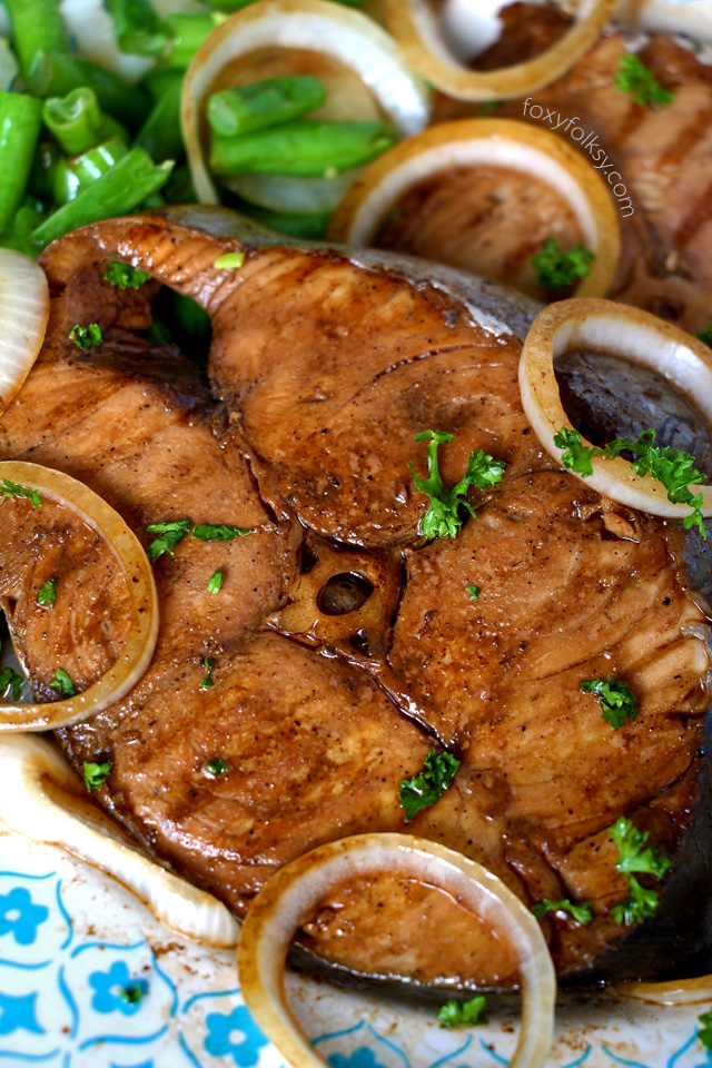 Try this fish steak recipe using Mackerel or Tuna fish, some soy sauce, lemon juice and onions! | www.foxyfolksy.com