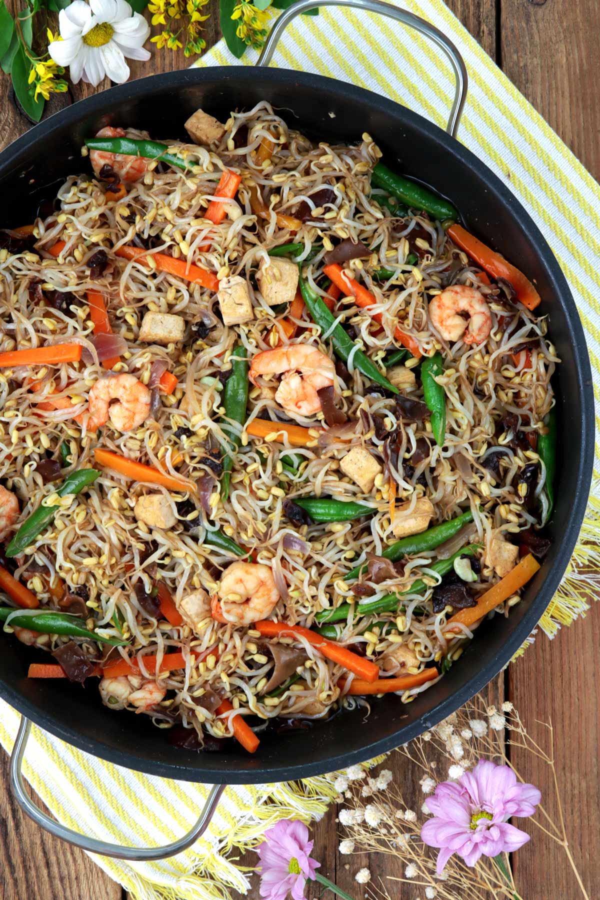 Freshly cooked ginisang togue in a pan.