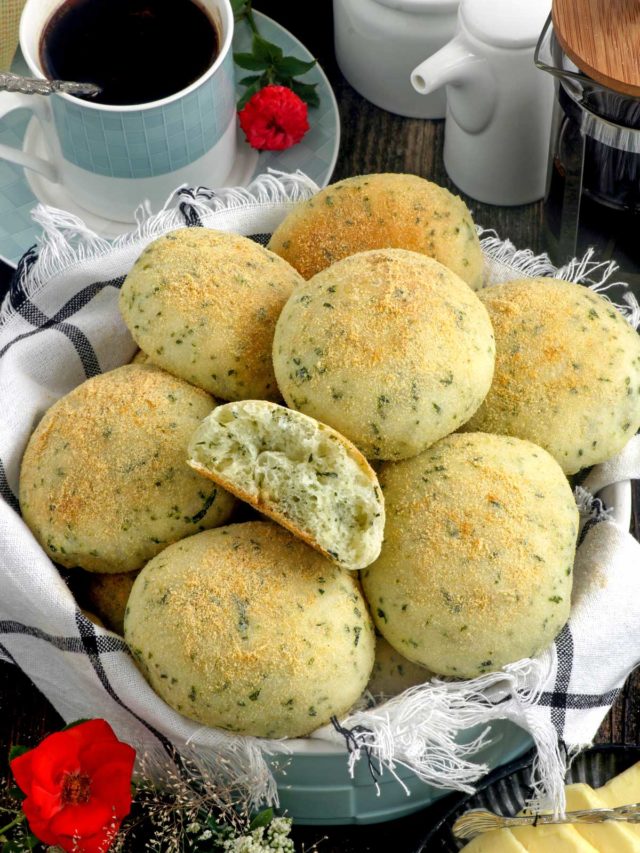 Nutritious and delicious Malunggay Pandesal recipe.