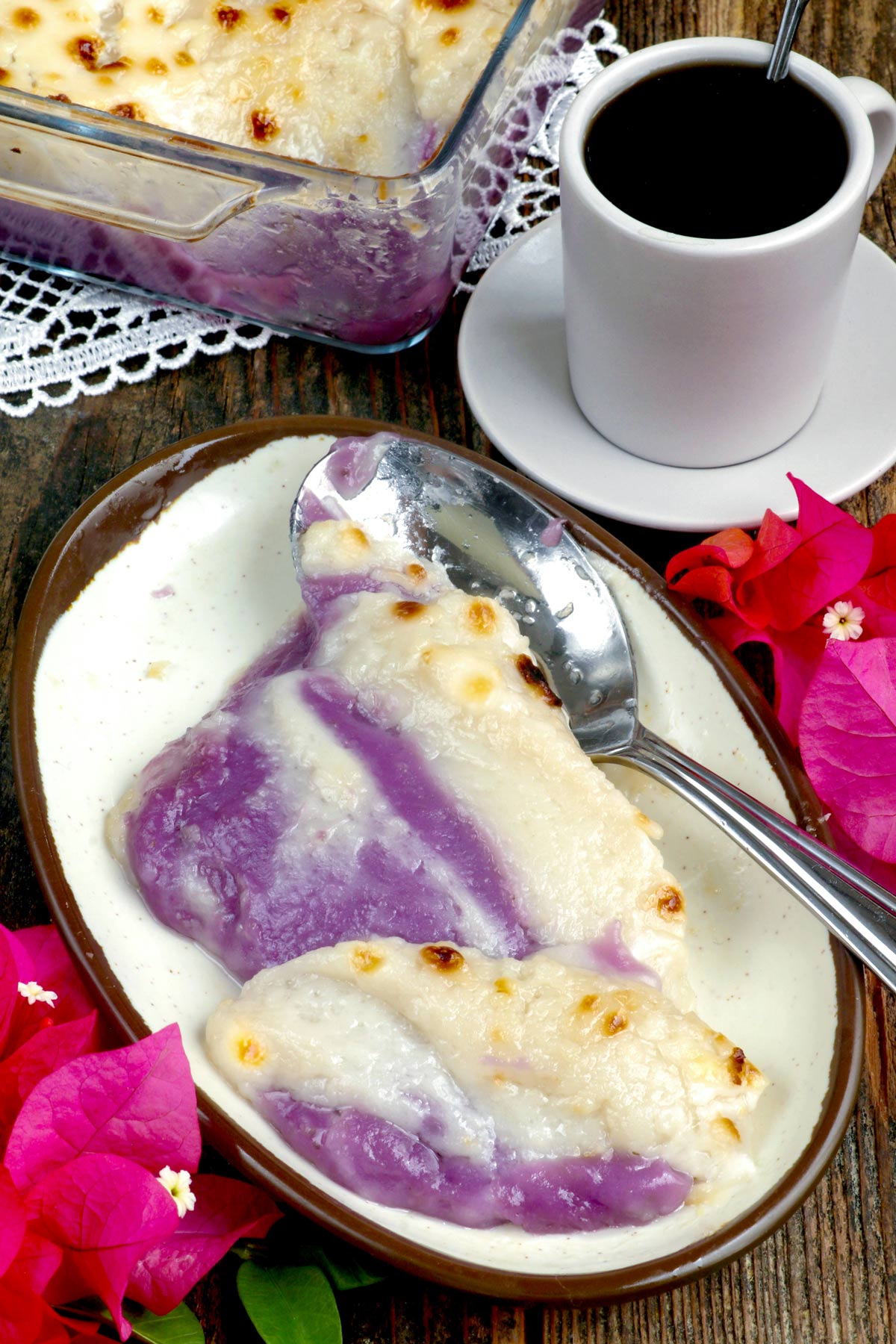 Sliced Inutak on a plate with coffee.