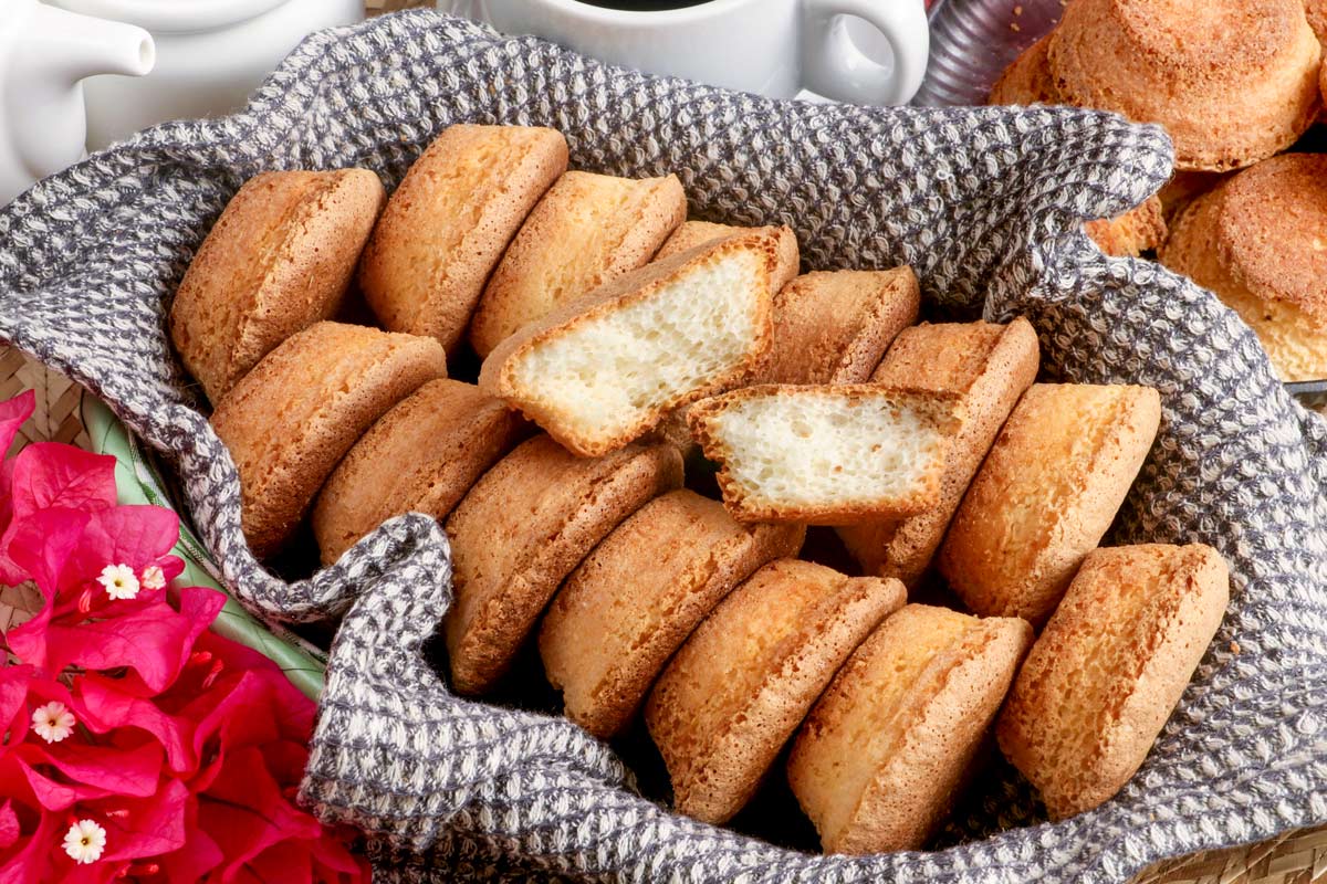 Crunchy and golden Mamon Tostado in a serving basket.