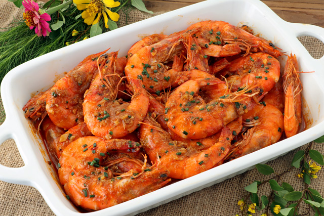 Shrimp cooked in garlic chili sauce 