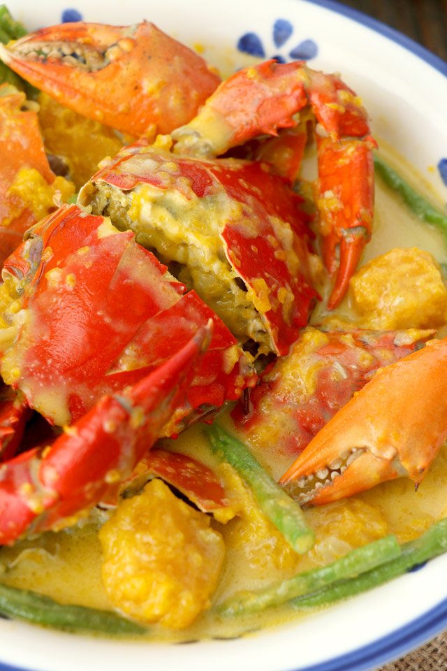 Recipe for whole crab cooked in coconut milk.